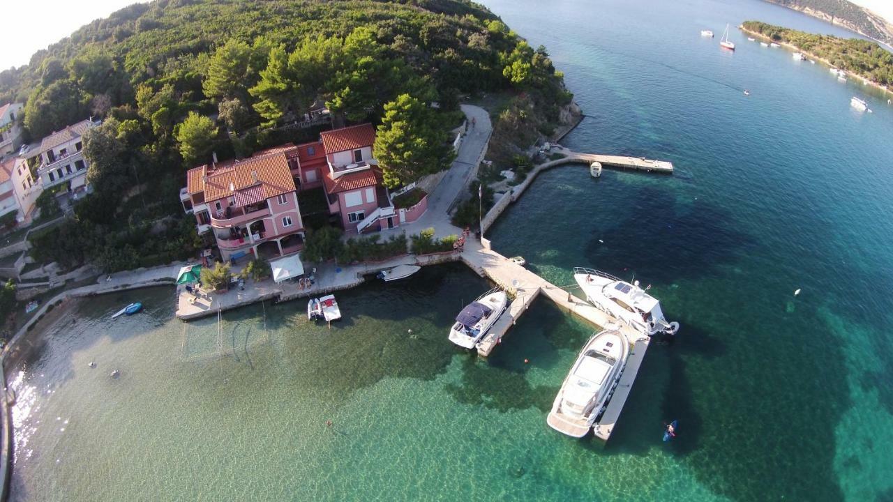 Apartments Zala Matusan Supetarska Draga Bagian luar foto